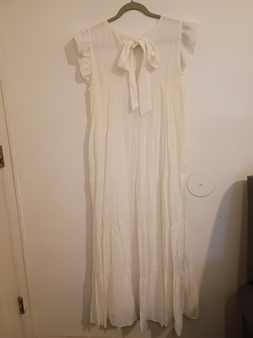 Women’s White Ruffle Sleeve Tiered Maxi Dress Rayon Sz M - Picture 2 of 7